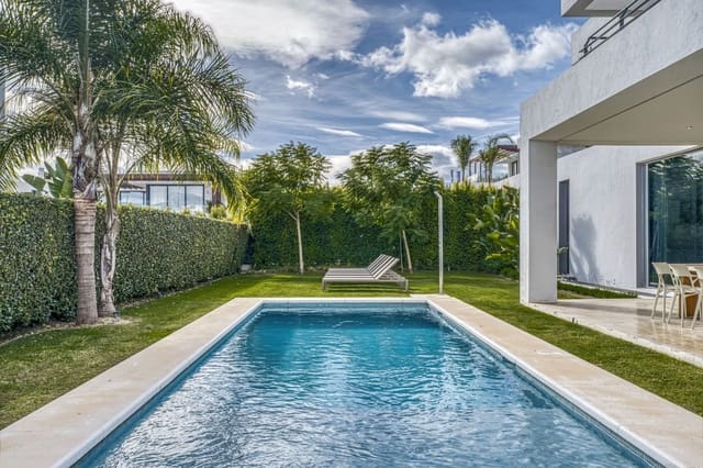 5 bedroom Villa for sale in Cancelada, Estepona with garage - € 2,350,000 (Ref: 9503096)