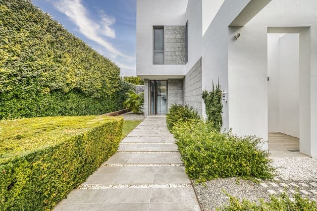 5 bedroom Villa for sale in Cancelada, Estepona with garage - € 2,350,000 (Ref: 9503096)