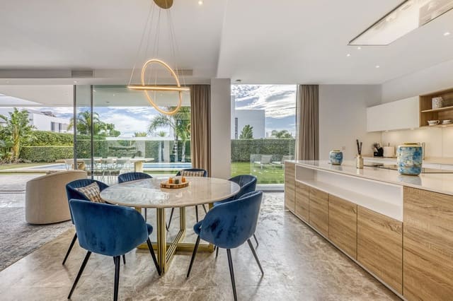 5 bedroom Villa for sale in Cancelada, Estepona with garage - € 2,350,000 (Ref: 9503096)