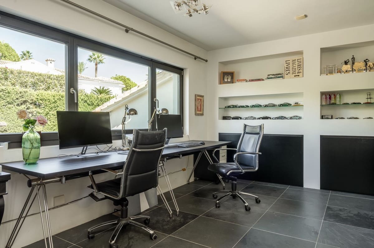 5 soveværelse Villa til salg i Estepona - € 3.195.000 (Ref: 9503099)