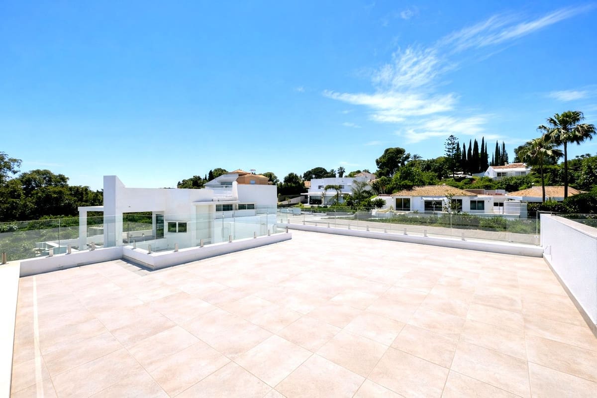 6 Zimmer Villa zu verkaufen in Estepona mit Garage - 1.950.000 € (Ref: 9503102)