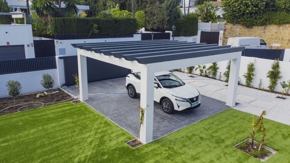 6 Zimmer Villa zu verkaufen in Estepona mit Garage - 1.950.000 € (Ref: 9503102)