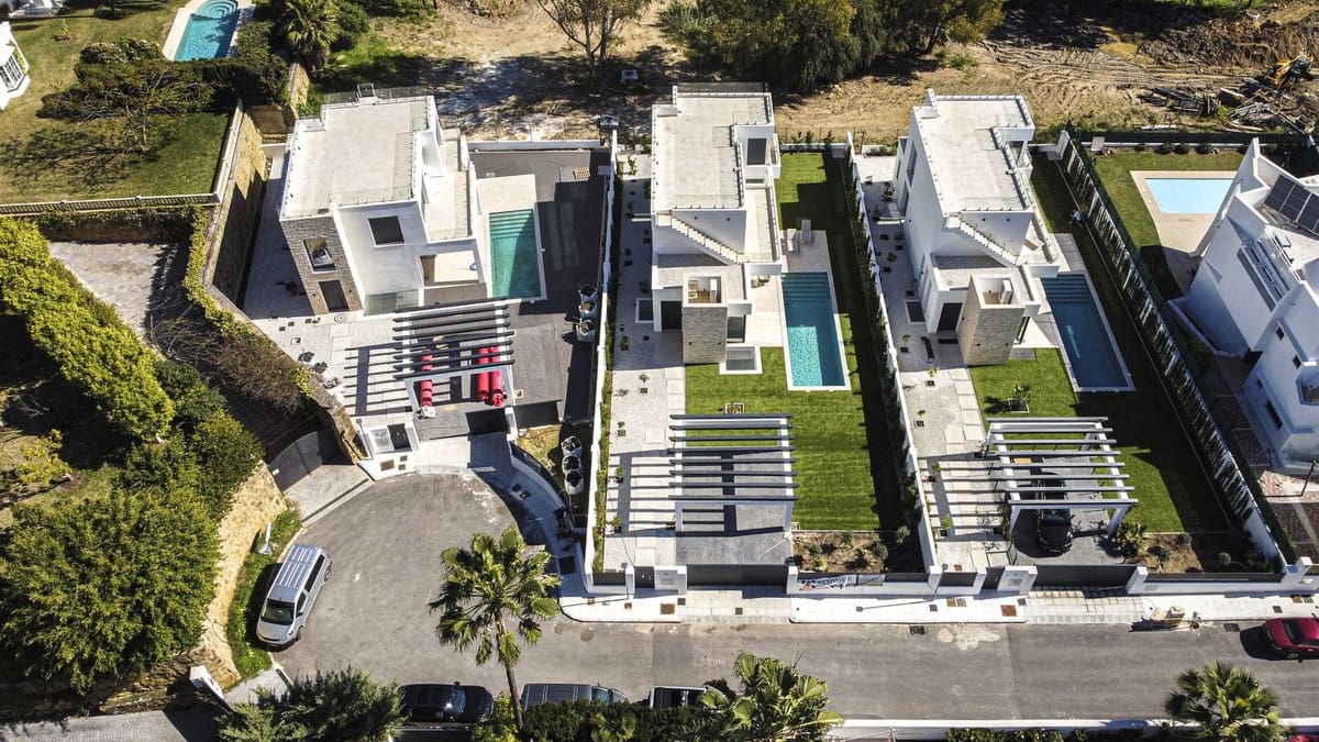 6 Zimmer Villa zu verkaufen in Estepona mit Garage - 1.950.000 € (Ref: 9503102)