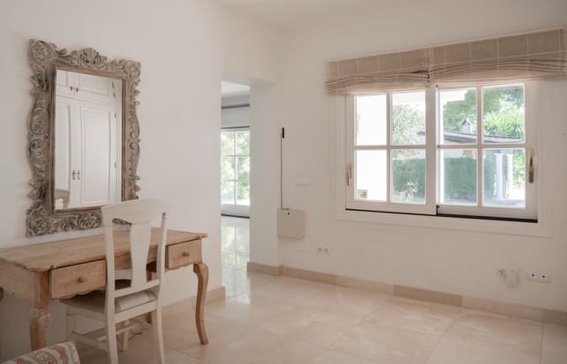 Chalet de 4 habitaciones en El Paraiso, Estepona en venta - 1.550.000 € (Ref: 9503104)