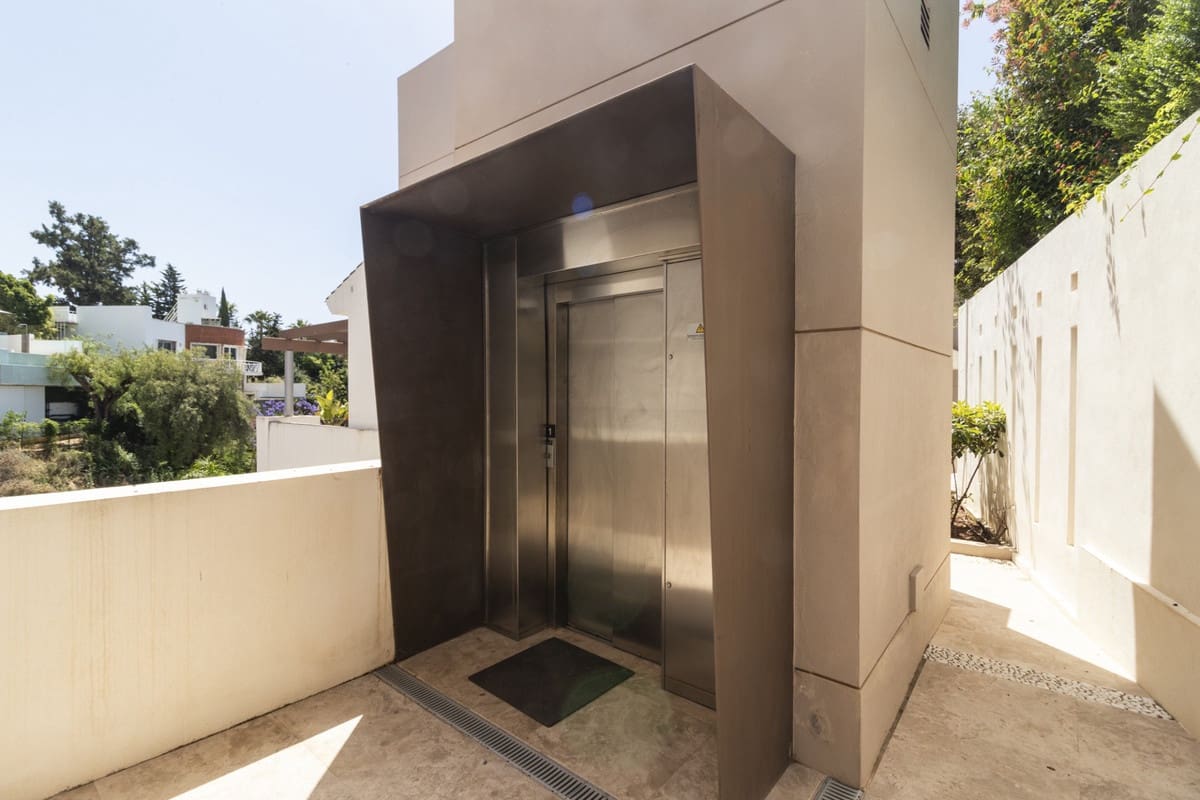 3 sypialnia Dom na sprzedaż w Marbella - 1 800 000 € (Ref: 9503105)