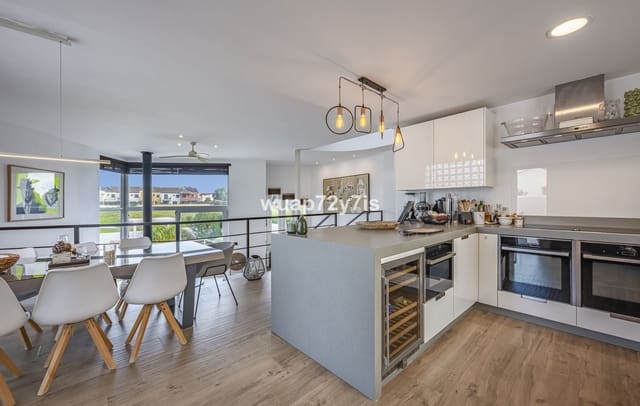 4 sypialnia Willa na sprzedaż w San Pedro de Alcantara, Marbella - 1 750 000 € (Ref: 9503108)