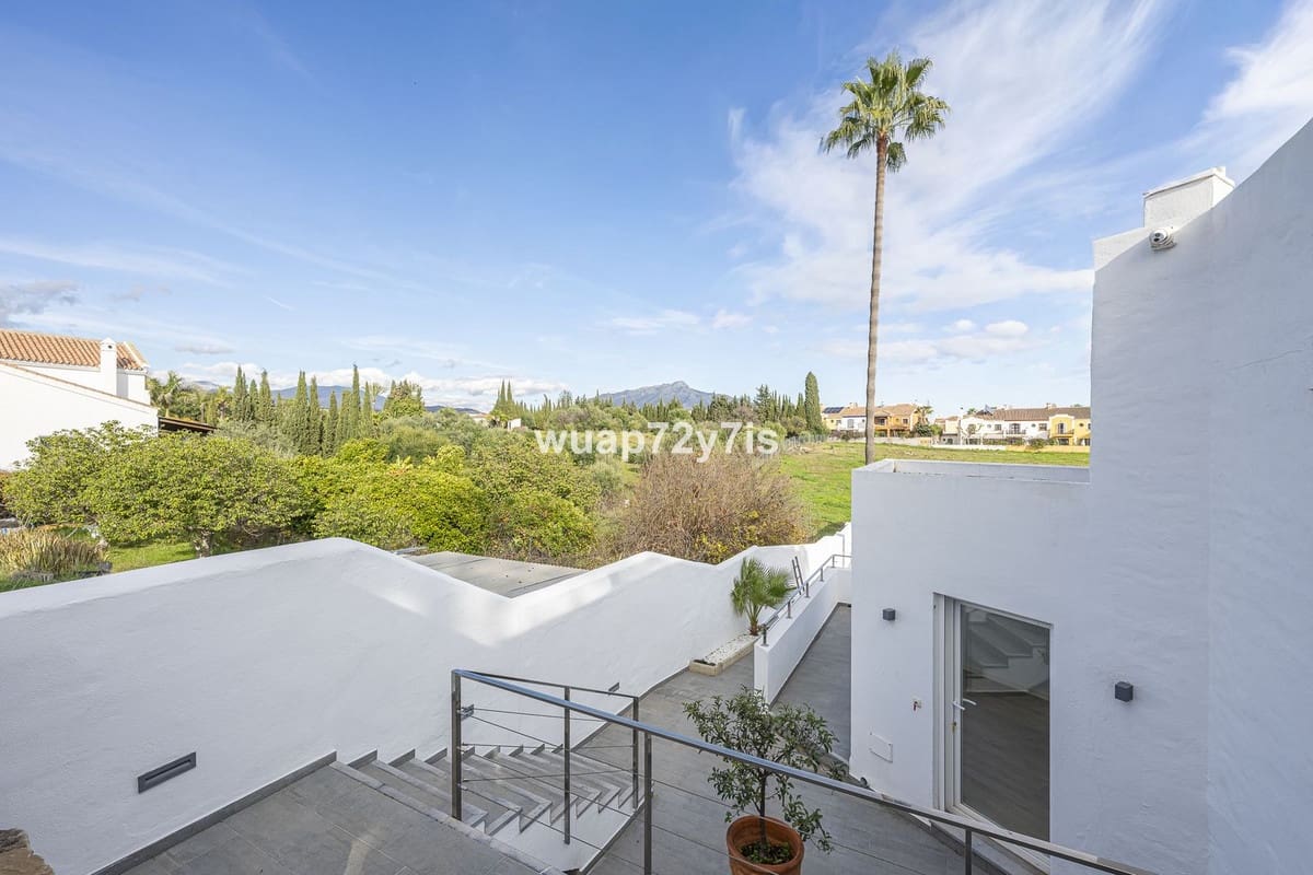 4 slaapkamer Villa te koop in Guadalmina - € 1.750.000 (Ref: 9503108)