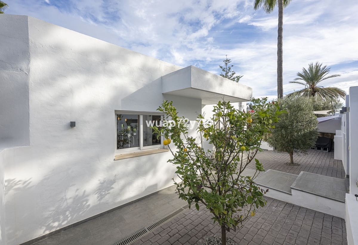 4 slaapkamer Villa te koop in Guadalmina - € 1.750.000 (Ref: 9503108)