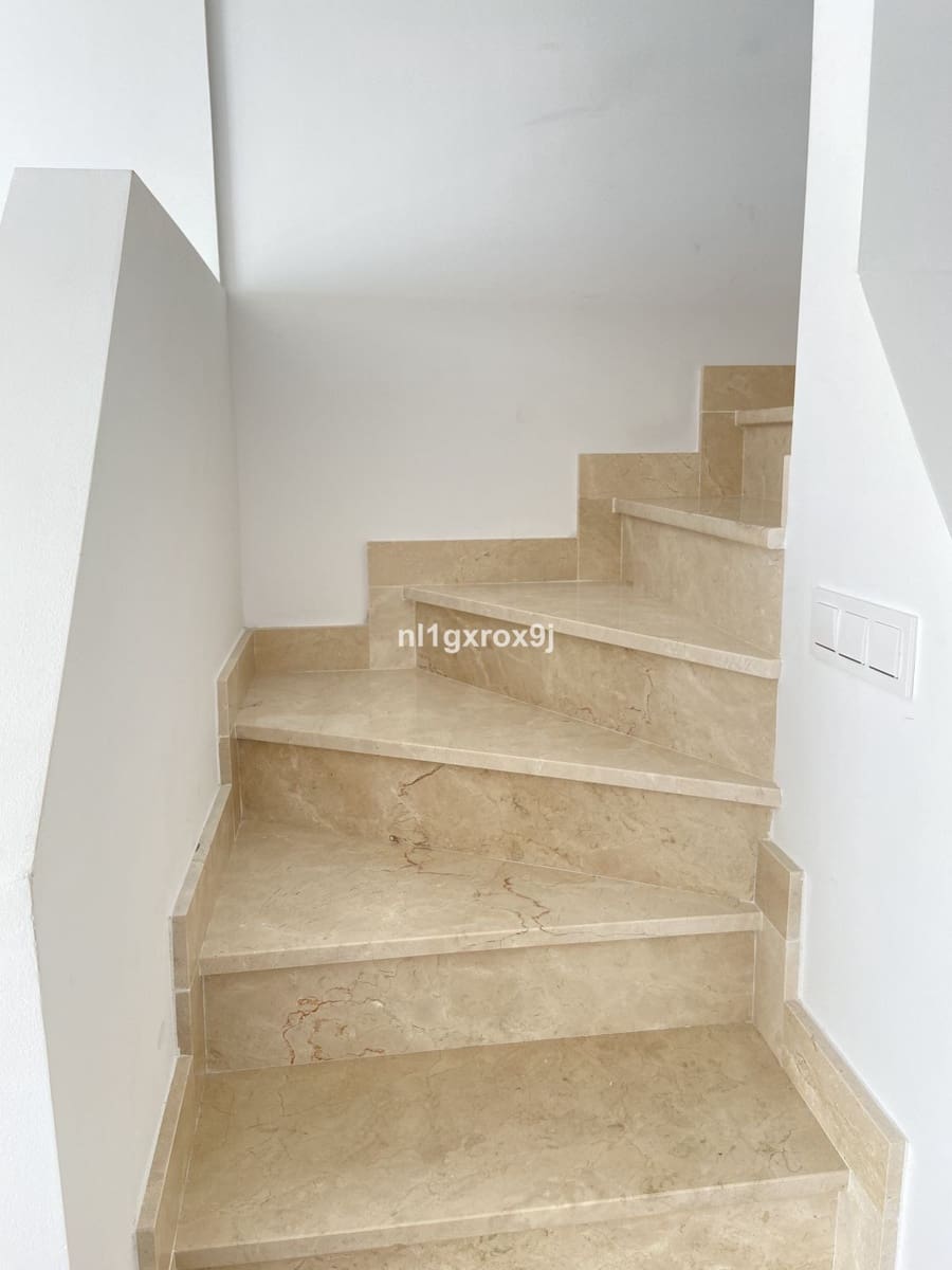 3 soverom Hus til salgs i Estepona - € 455 000 (Ref: 9503109)