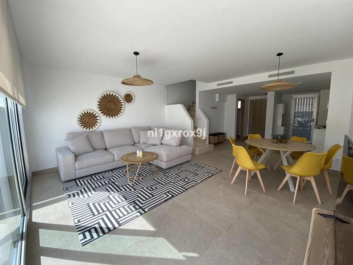 3 soverom Hus til salgs i Estepona - € 455 000 (Ref: 9503109)