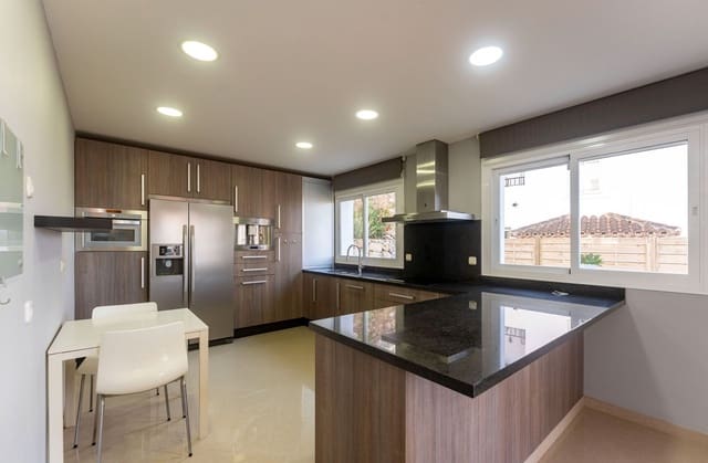 4 soverom Villa til salgs i Coín med garasje - € 595 000 (Ref: 9503110)