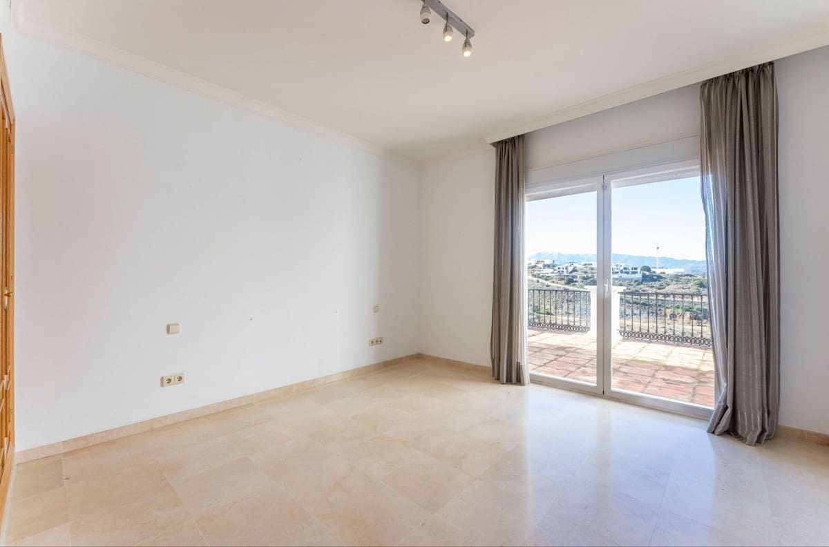 4 bedroom Villa for sale in Coin with garage - € 595,000 (Ref: 9503110)