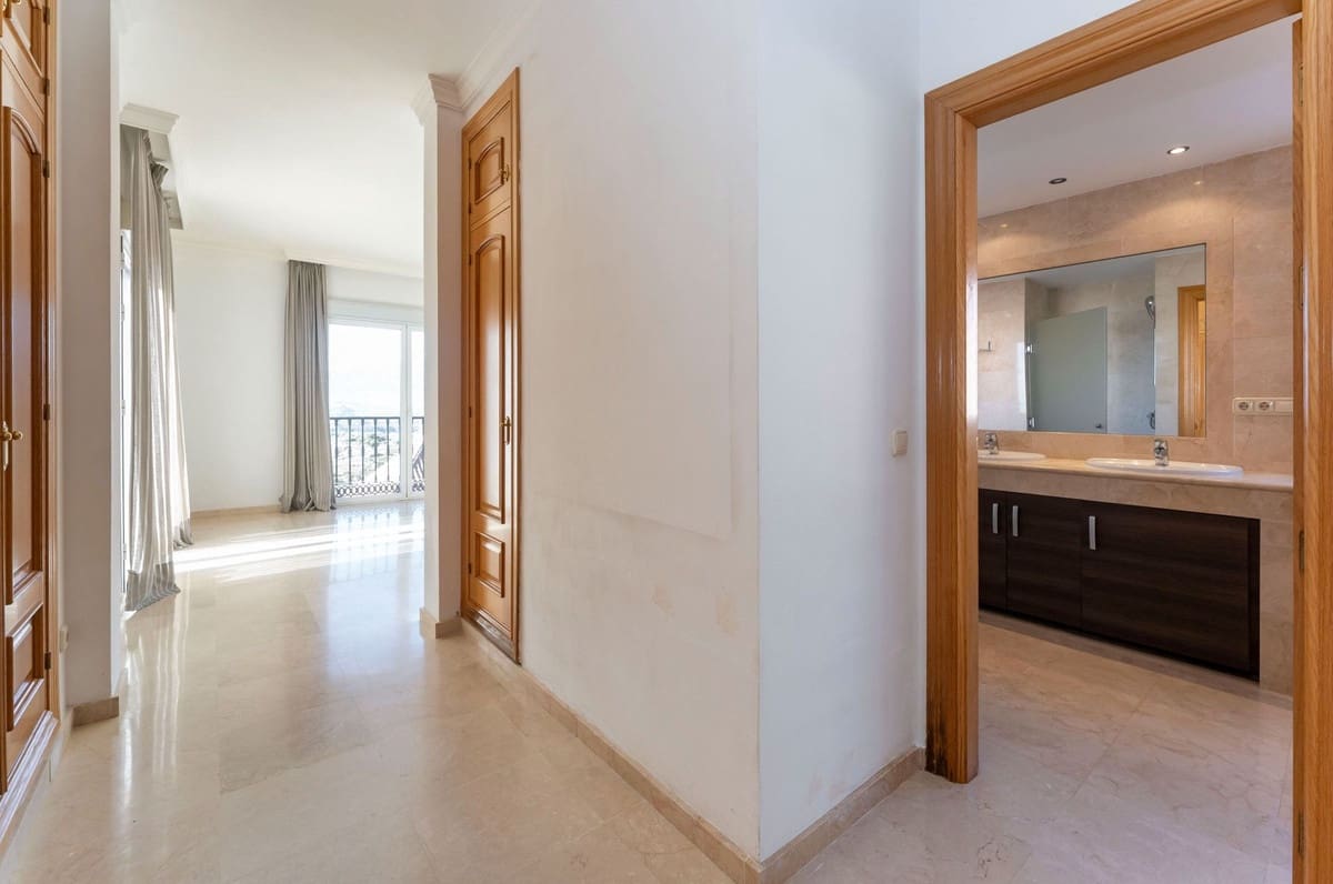 4 bedroom Villa for sale in Coin with garage - € 595,000 (Ref: 9503110)