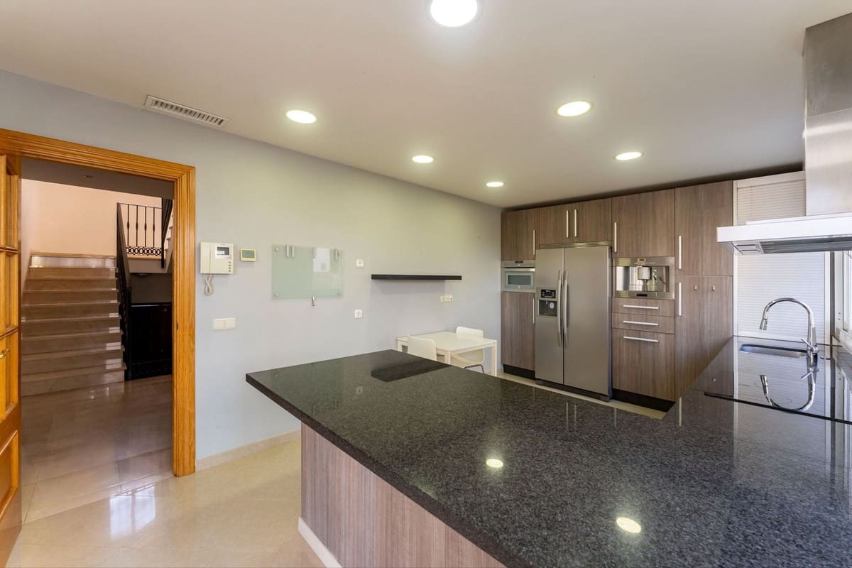 4 bedroom Villa for sale in Coin with garage - € 595,000 (Ref: 9503110)