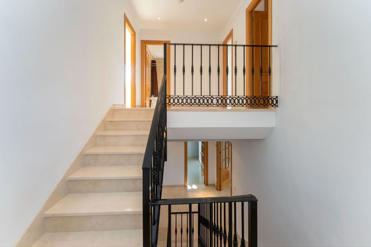 4 bedroom Villa for sale in Coin with garage - € 595,000 (Ref: 9503110)