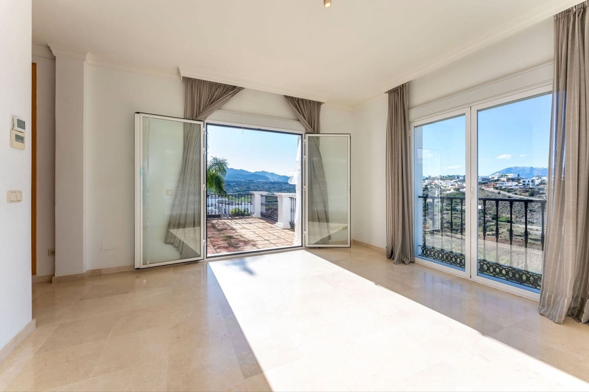 4 bedroom Villa for sale in Coin with garage - € 595,000 (Ref: 9503110)