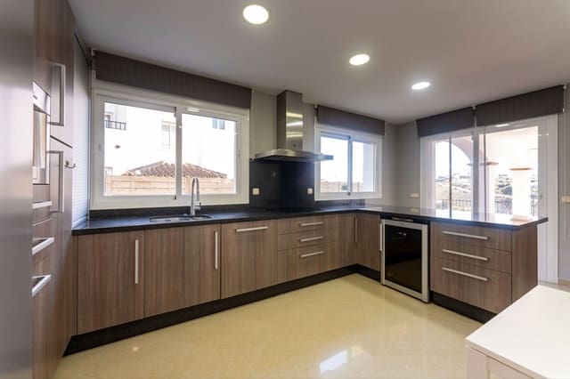 4 soverom Villa til salgs i Coín med garasje - € 595 000 (Ref: 9503110)