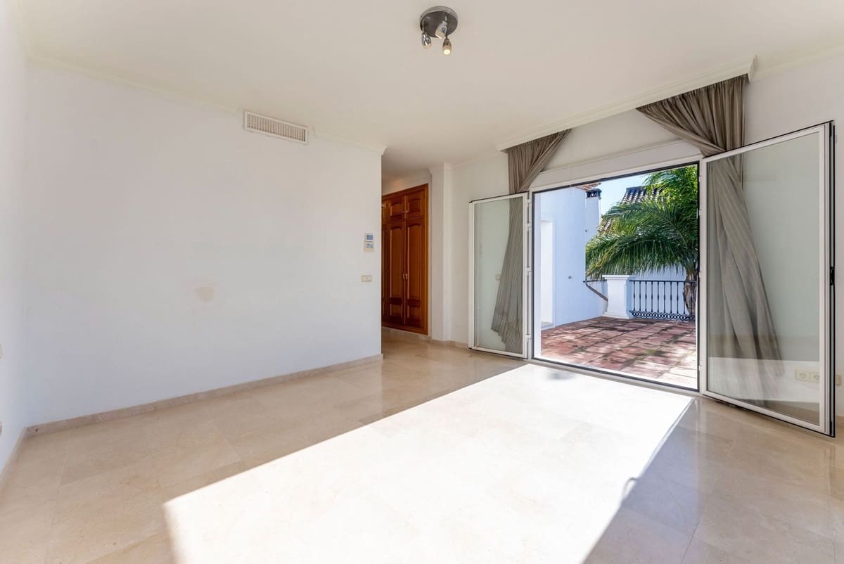 4 bedroom Villa for sale in Coin with garage - € 595,000 (Ref: 9503110)