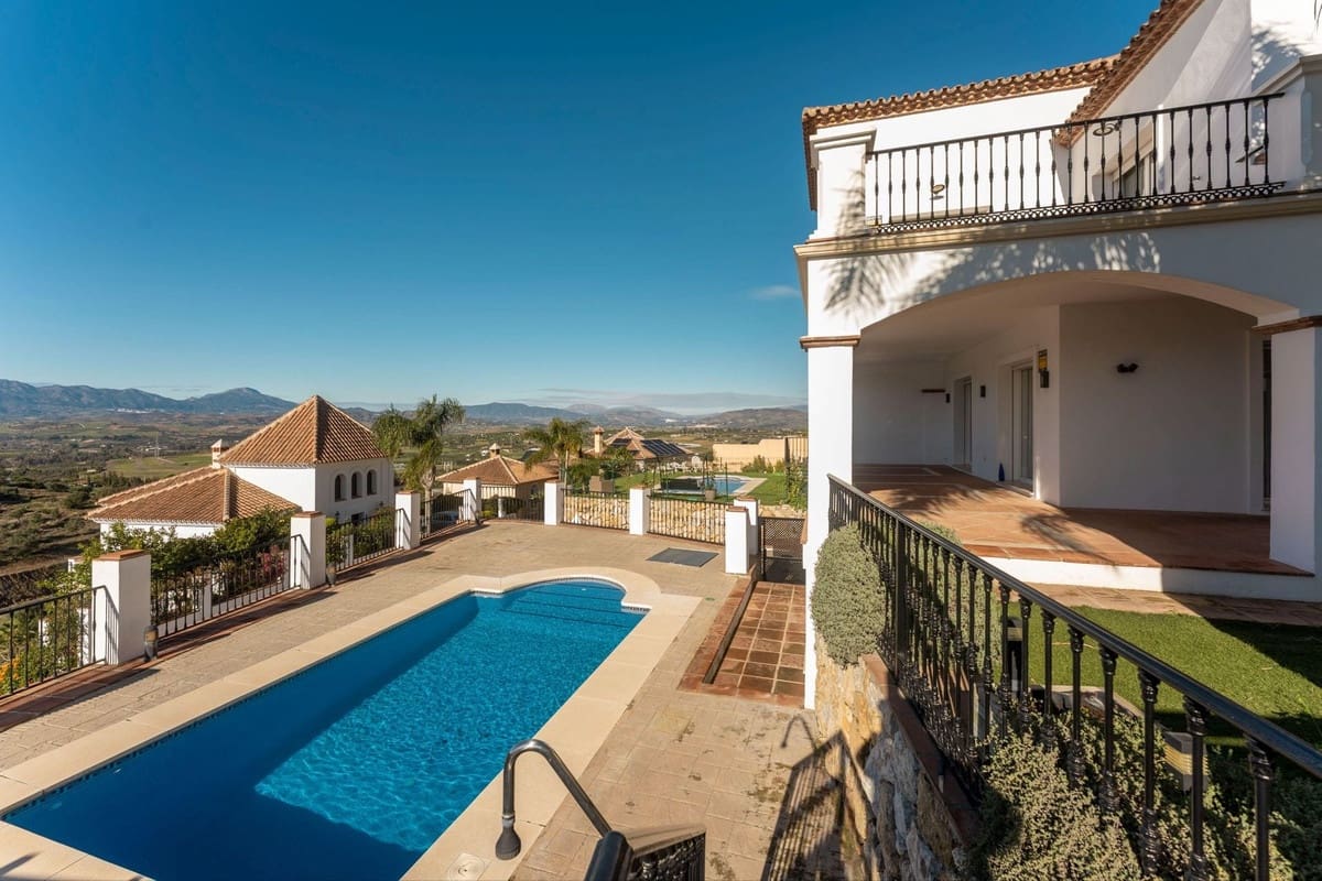 4 bedroom Villa for sale in Coin with garage - € 595,000 (Ref: 9503110)