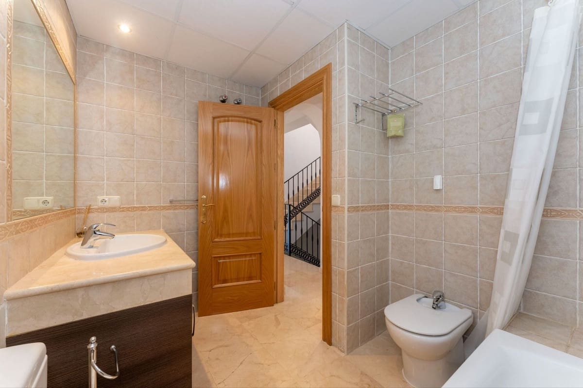 4 bedroom Villa for sale in Coin with garage - € 595,000 (Ref: 9503110)