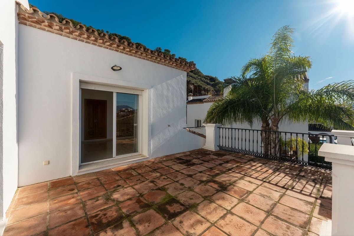 4 bedroom Villa for sale in Coin with garage - € 595,000 (Ref: 9503110)
