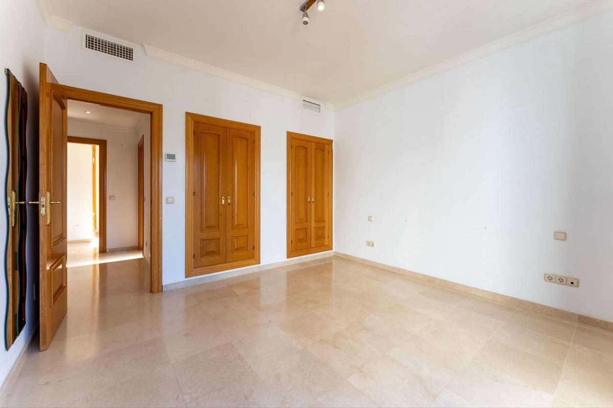 4 bedroom Villa for sale in Coin with garage - € 595,000 (Ref: 9503110)