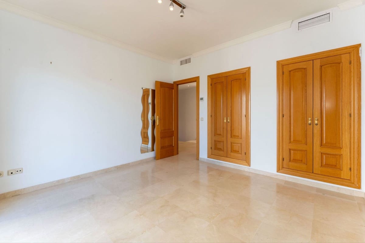 4 bedroom Villa for sale in Coin with garage - € 595,000 (Ref: 9503110)