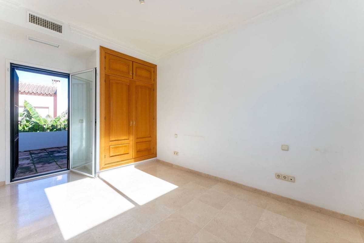 4 bedroom Villa for sale in Coin with garage - € 595,000 (Ref: 9503110)