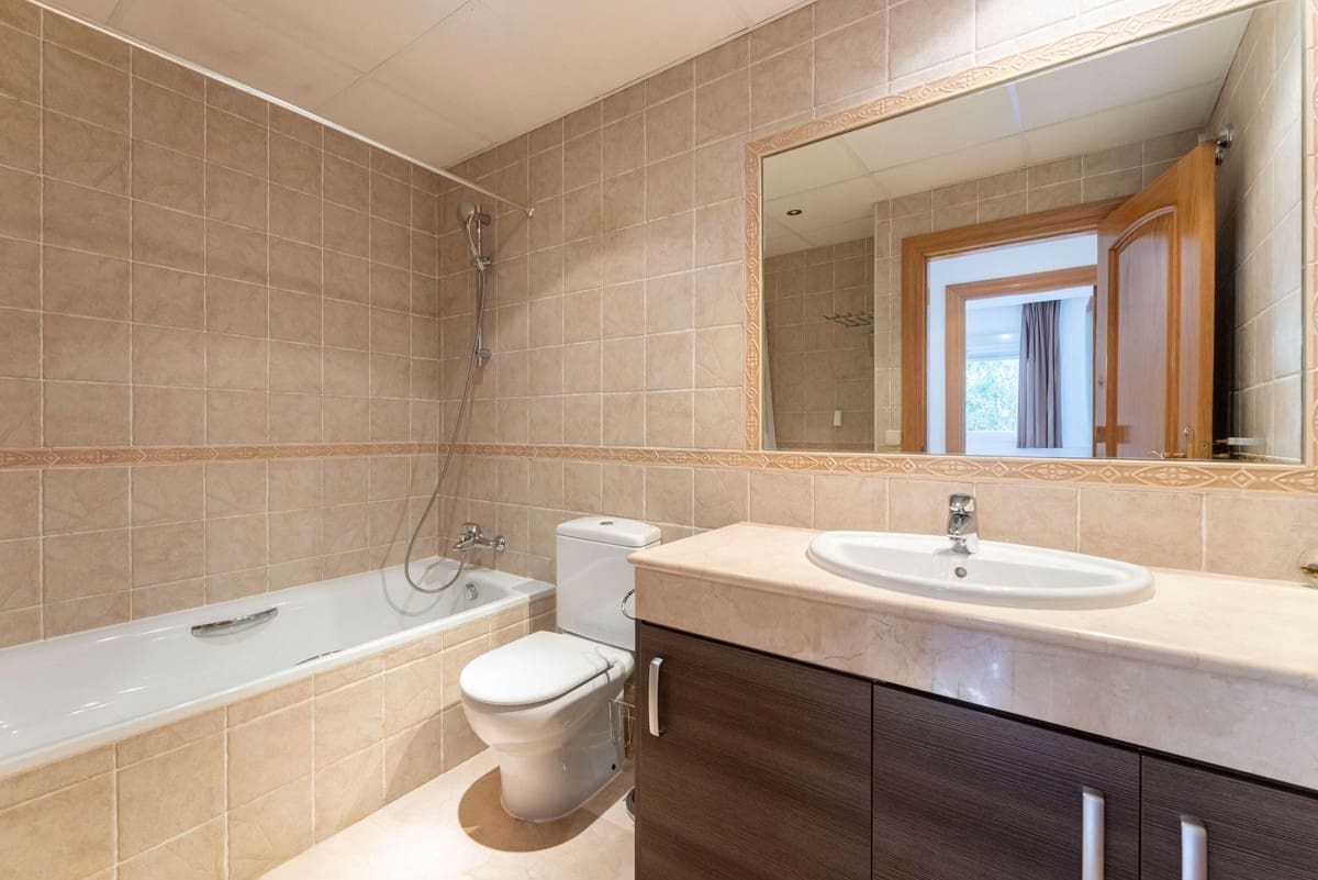 4 bedroom Villa for sale in Coin with garage - € 595,000 (Ref: 9503110)