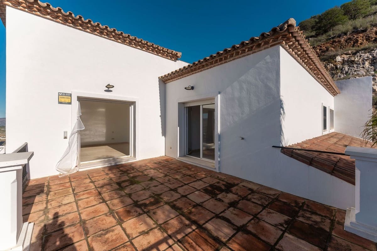 4 bedroom Villa for sale in Coin with garage - € 595,000 (Ref: 9503110)