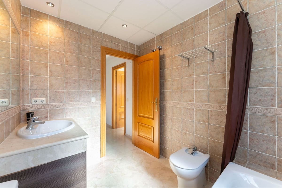 4 bedroom Villa for sale in Coin with garage - € 595,000 (Ref: 9503110)