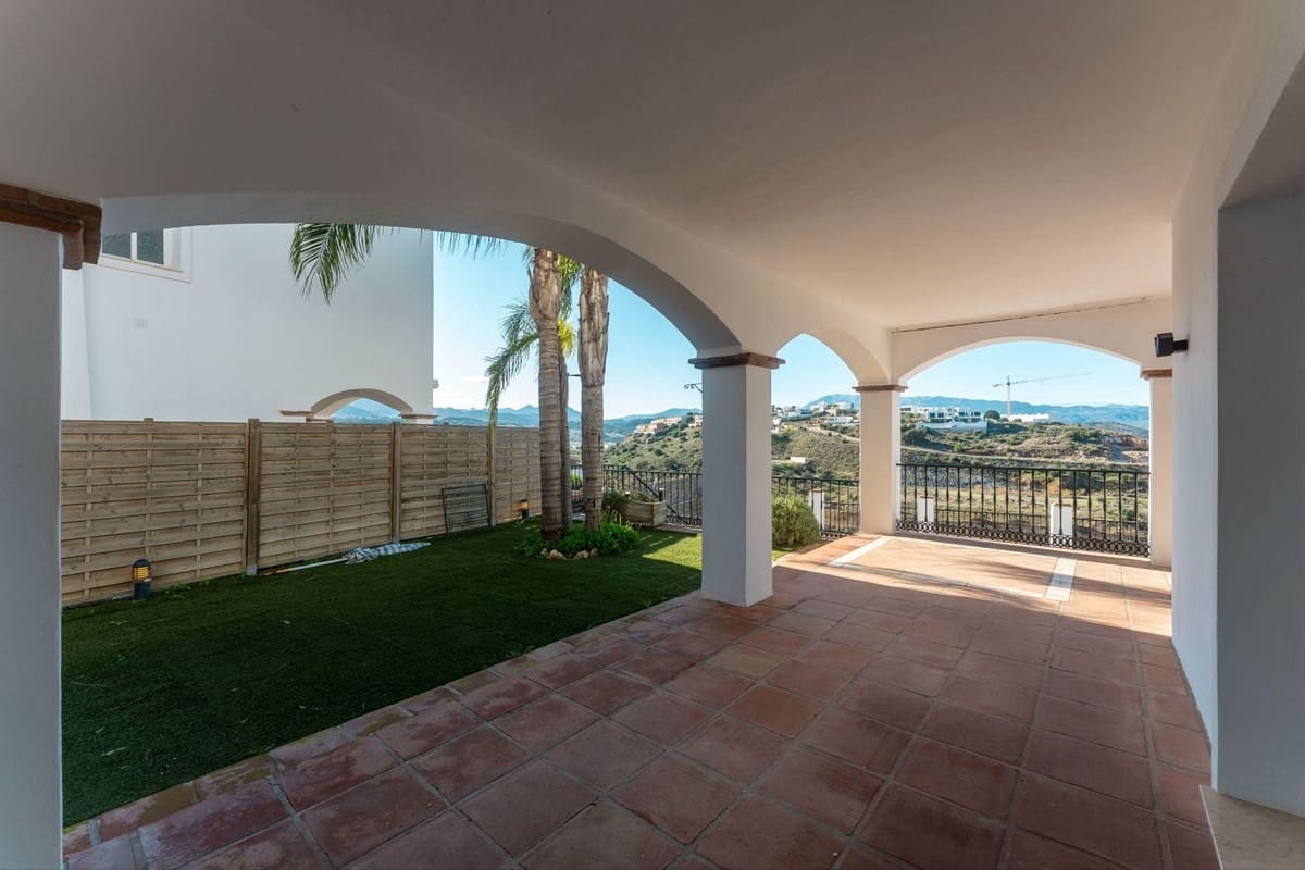 4 bedroom Villa for sale in Coin with garage - € 595,000 (Ref: 9503110)