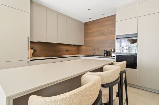 Chalet de 4 habitaciones en Manilva en venta con piscina - 2.495.000 € (Ref: 9503285)