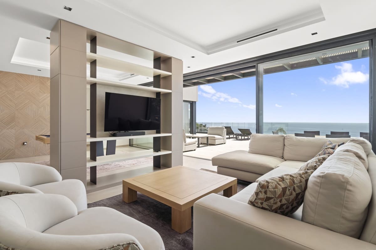 Chalet de 4 habitaciones en Manilva en venta con piscina - 2.495.000 € (Ref: 9503285)