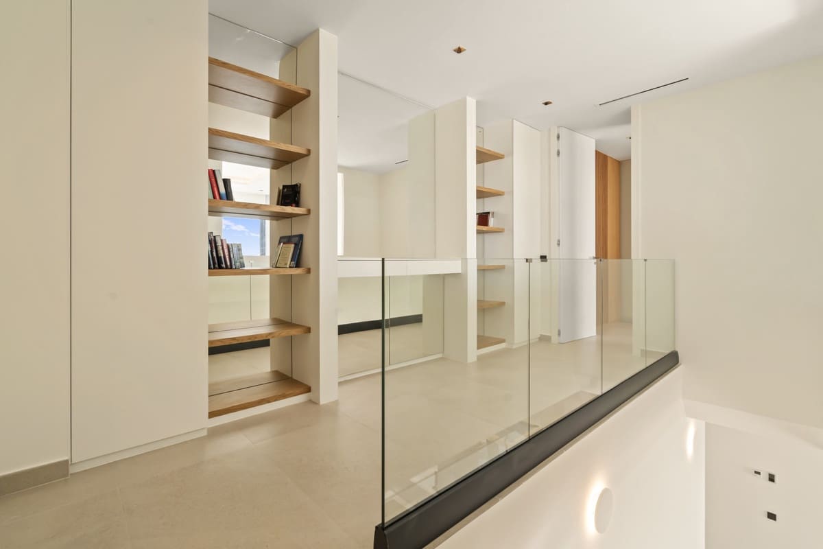 Chalet de 4 habitaciones en Manilva en venta con piscina - 2.495.000 € (Ref: 9503285)