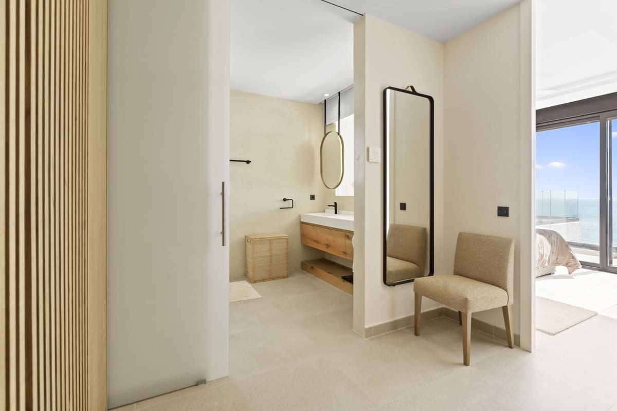 Chalet de 4 habitaciones en Manilva en venta con piscina - 2.495.000 € (Ref: 9503285)