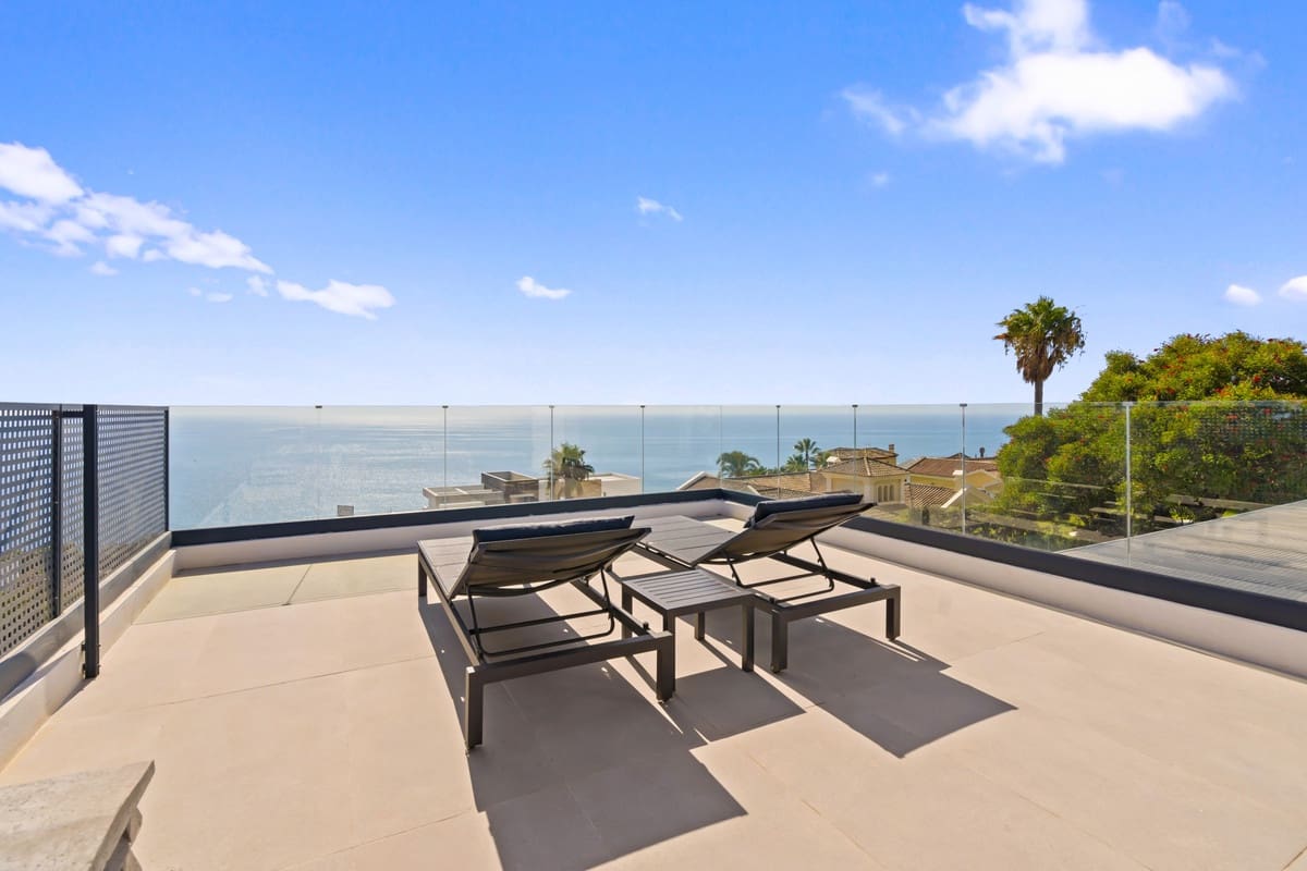 Chalet de 4 habitaciones en Manilva en venta con piscina - 2.495.000 € (Ref: 9503285)