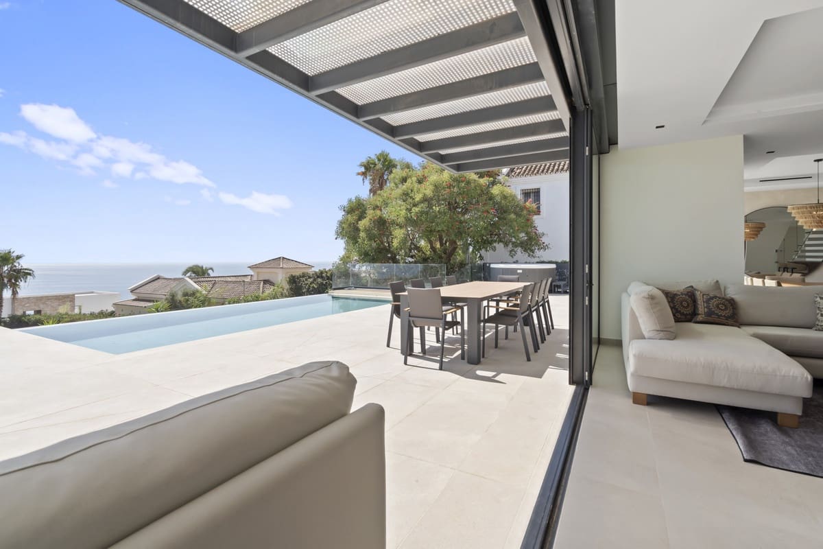 Chalet de 4 habitaciones en Manilva en venta con piscina - 2.495.000 € (Ref: 9503285)