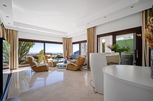 5 bedroom Villa for sale in El Paraiso, Estepona with garage - € 2,990,000 (Ref: 9503286)