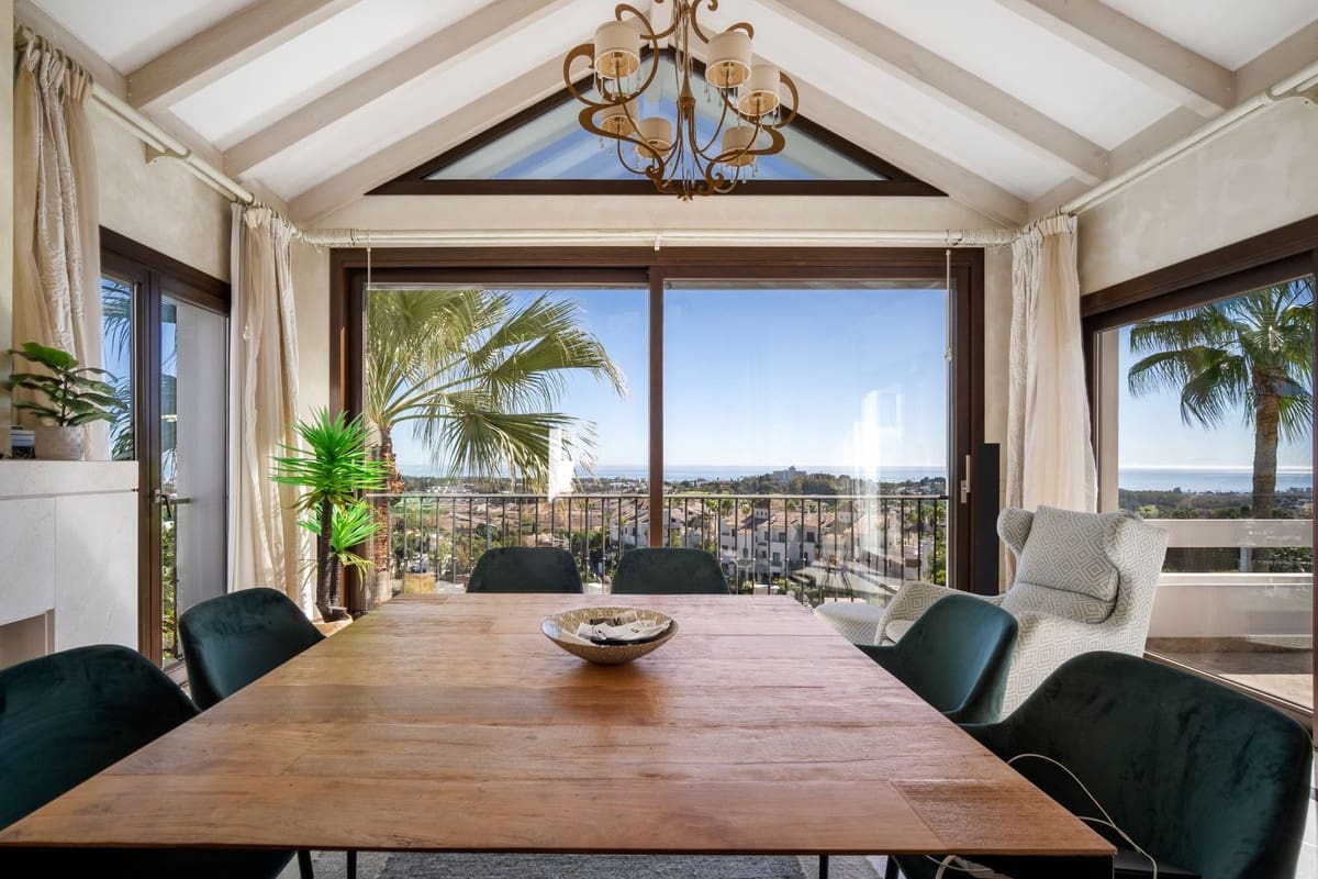 5 bedroom Villa for sale in El Paraiso with garage - € 2,990,000 (Ref: 9503286)