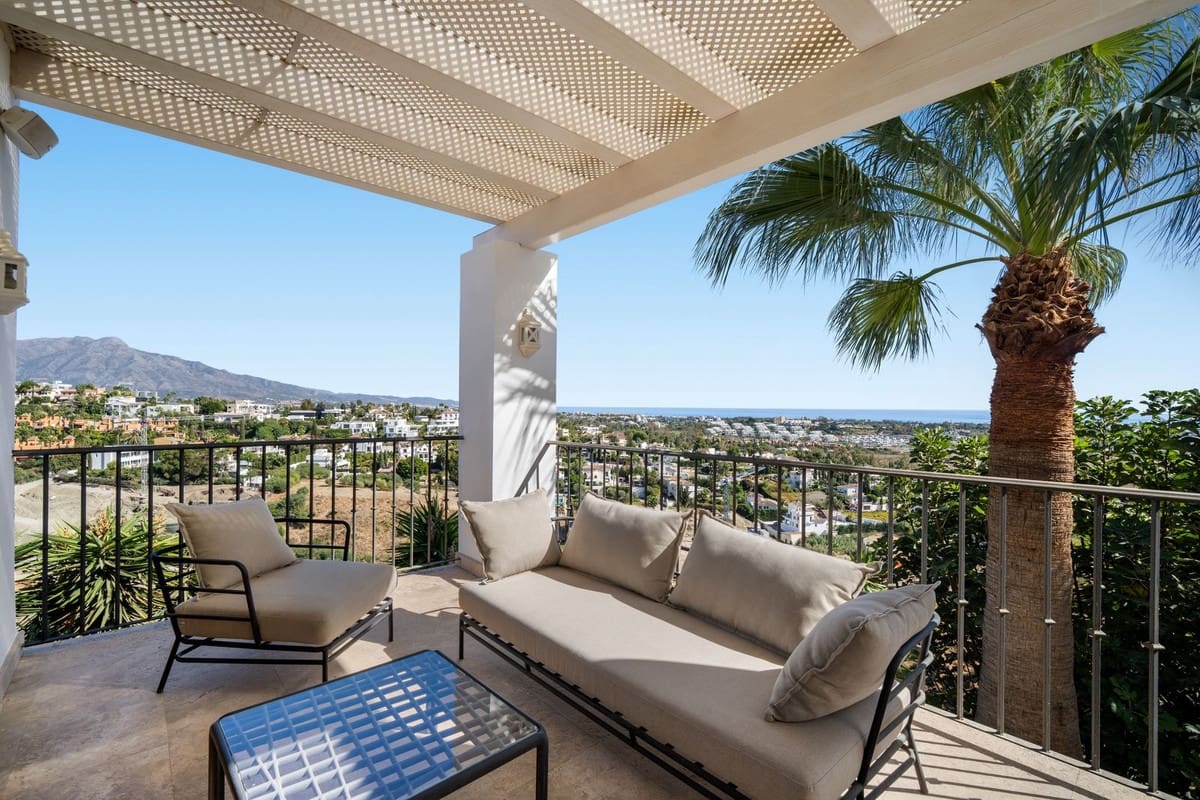 5 bedroom Villa for sale in El Paraiso with garage - € 2,990,000 (Ref: 9503286)