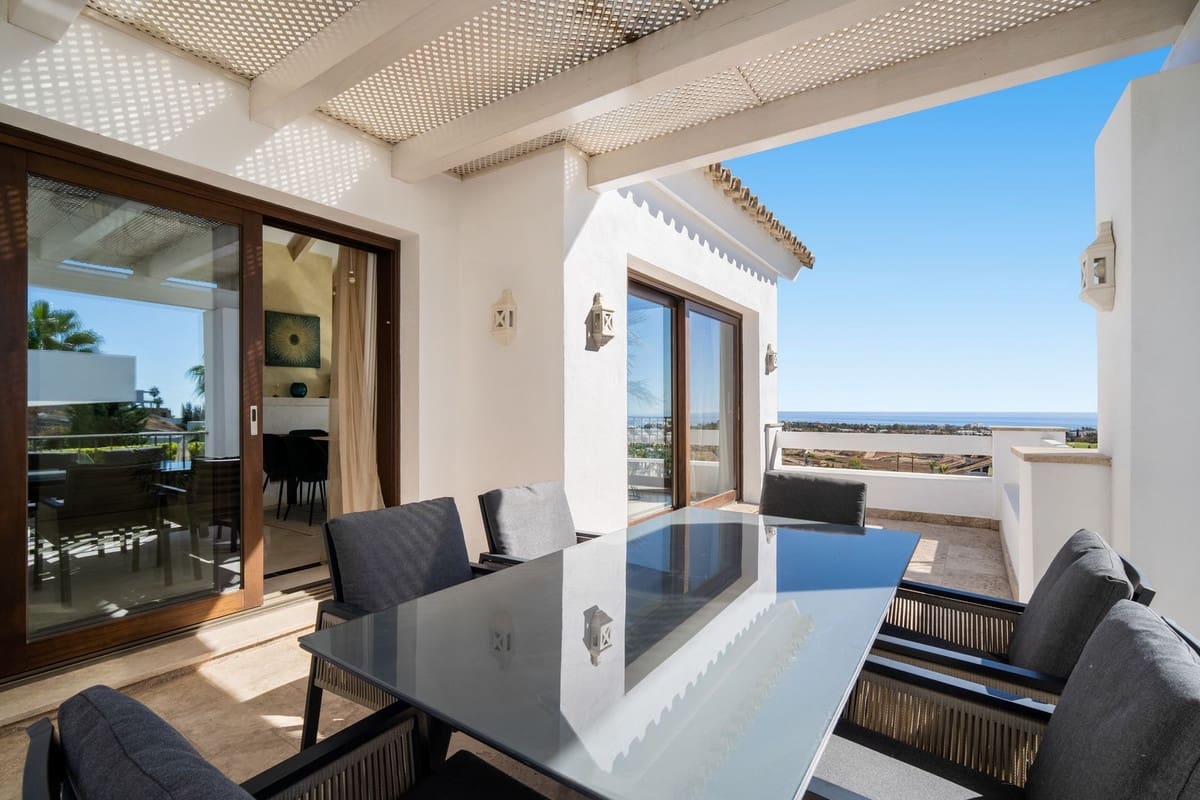 5 bedroom Villa for sale in El Paraiso with garage - € 2,990,000 (Ref: 9503286)