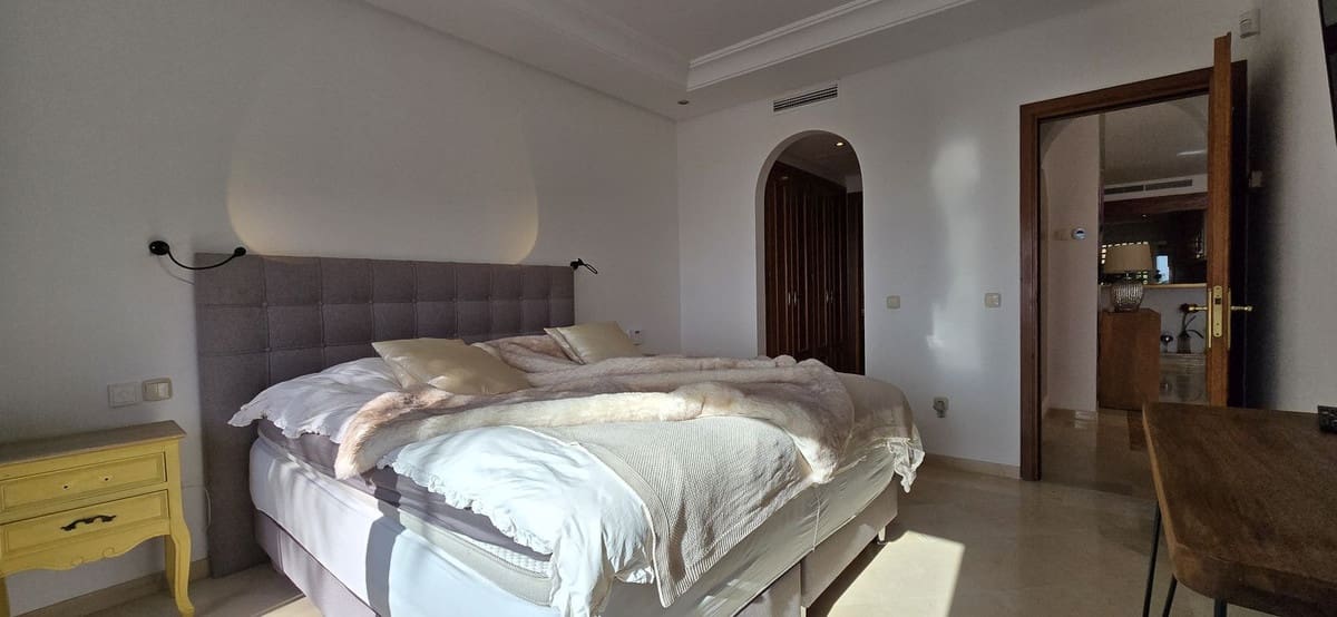 2 soveværelse Lejlighed til salg i Estepona - € 1.475.000 (Ref: 9524837)