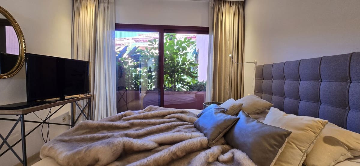 2 soveværelse Lejlighed til salg i Estepona - € 1.475.000 (Ref: 9524837)