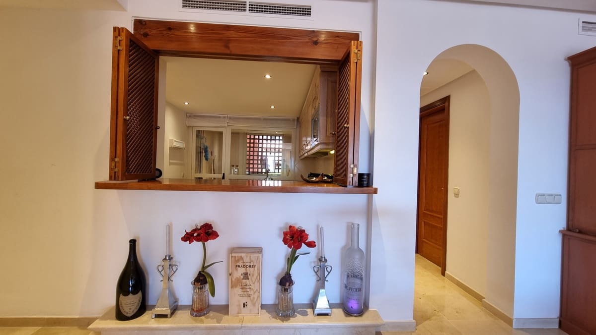 2 soveværelse Lejlighed til salg i Estepona - € 1.475.000 (Ref: 9524837)