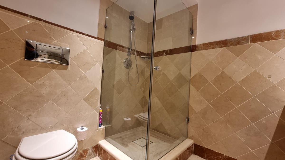 2 soveværelse Lejlighed til salg i Estepona - € 1.475.000 (Ref: 9524837)