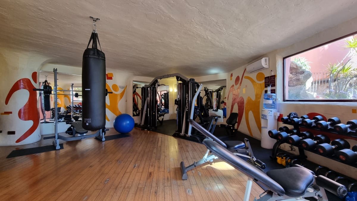 2 soveværelse Lejlighed til salg i Estepona - € 1.475.000 (Ref: 9524837)