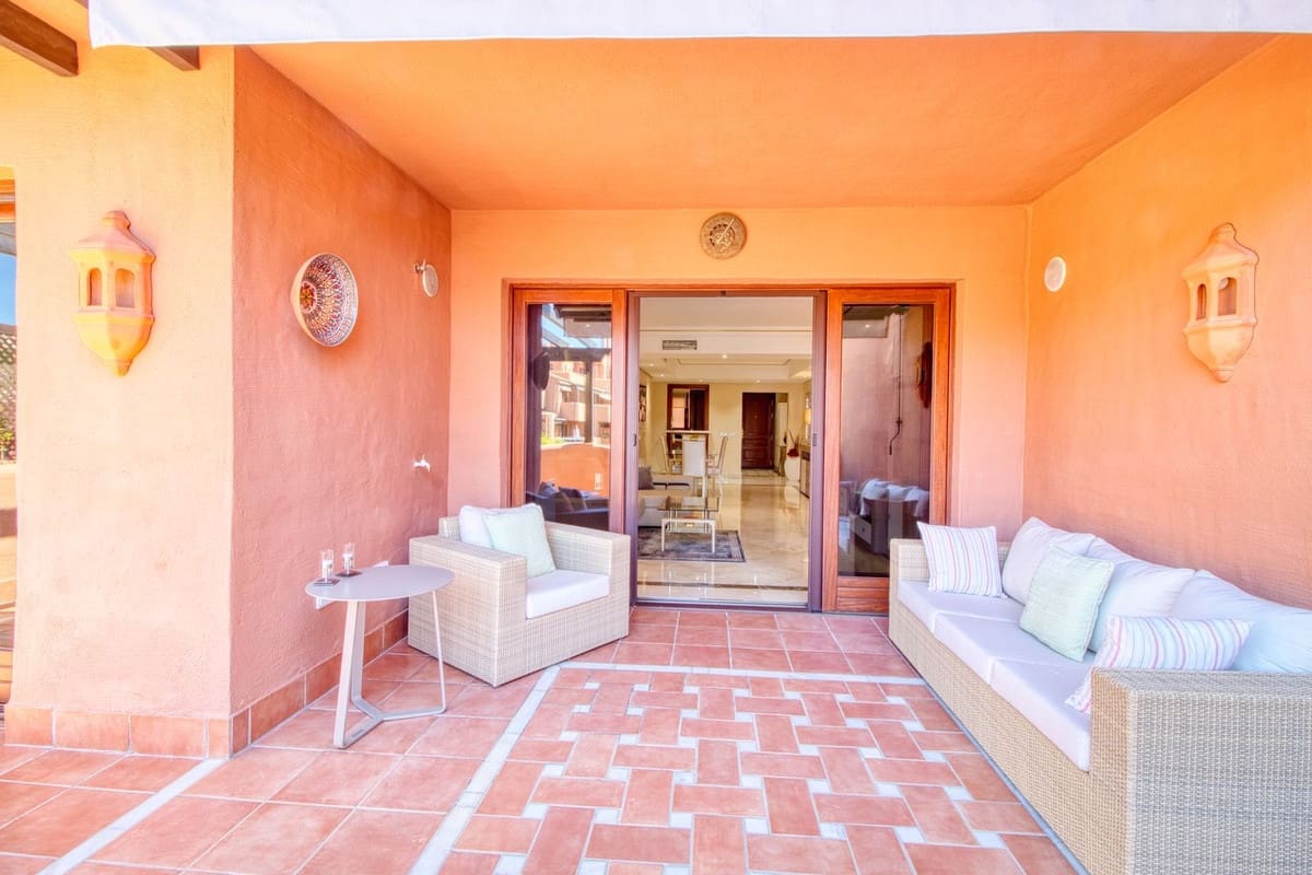 Apartamento de 2 habitaciones en Estepona en venta - 850.000 € (Ref: 9524838)