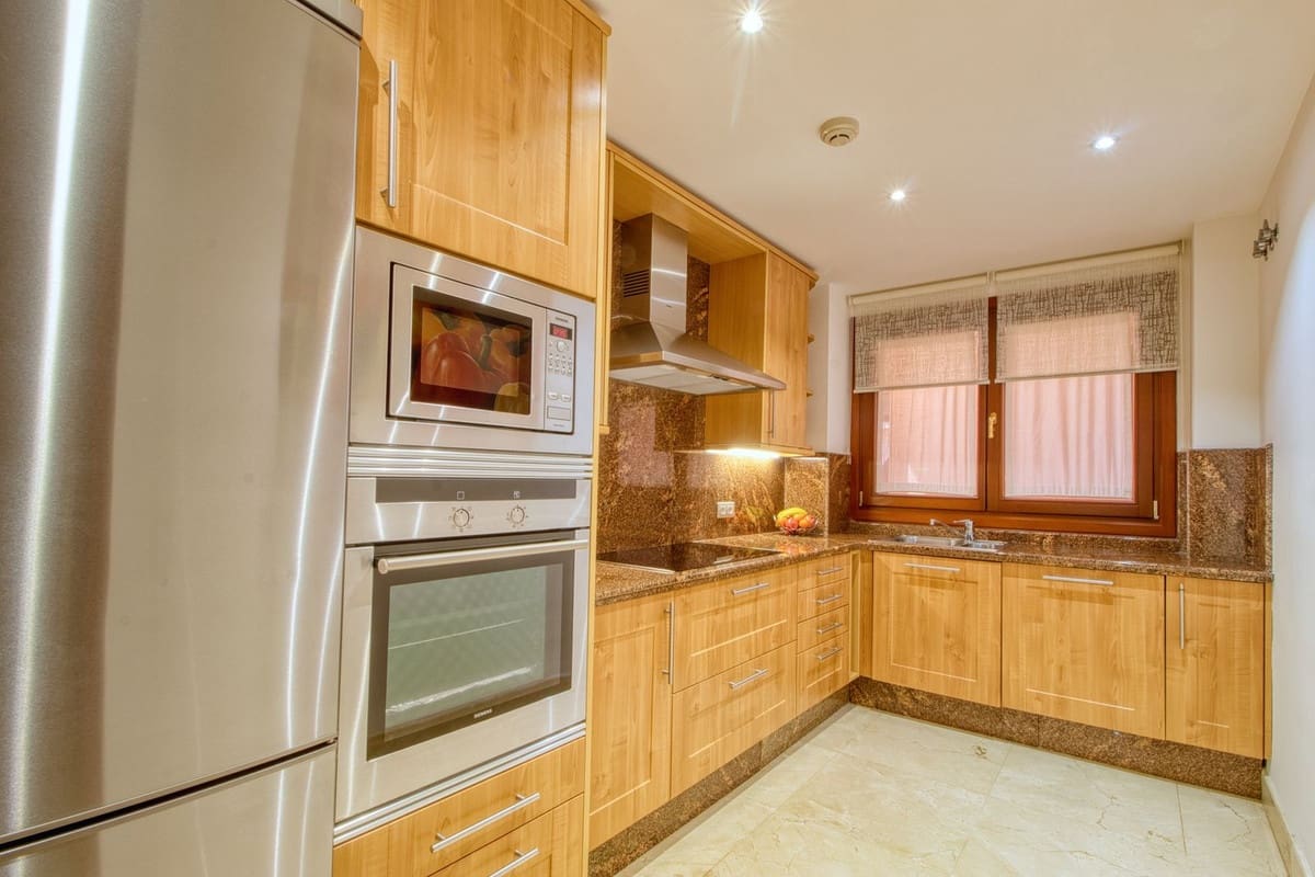 Apartamento de 2 habitaciones en Estepona en venta - 850.000 € (Ref: 9524838)