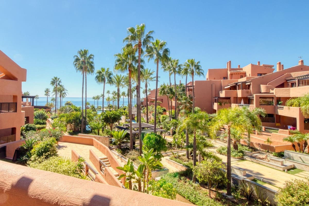 Apartamento de 2 habitaciones en Estepona en venta - 850.000 € (Ref: 9524838)